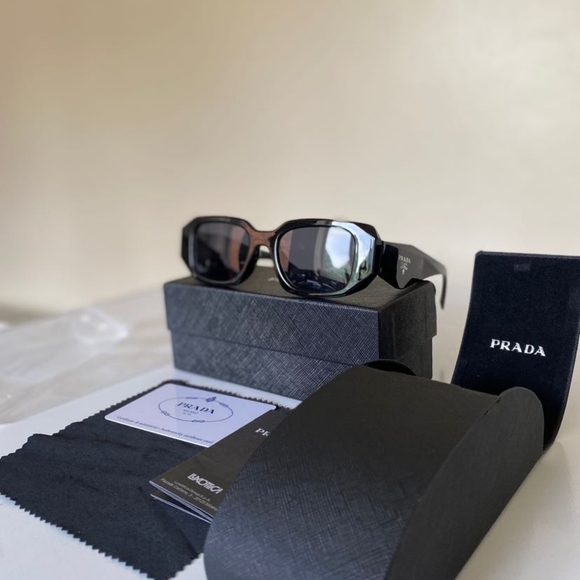 Prada sunglasses - Picture 2 of 4